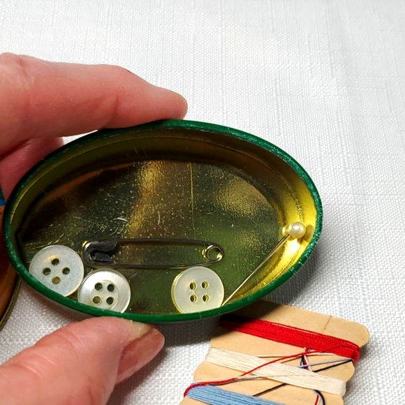 VTG Coca Cola Travel Tin & Sewing Supplies Handy Sewing Kit Retro Collectible - Picture 12 of 16